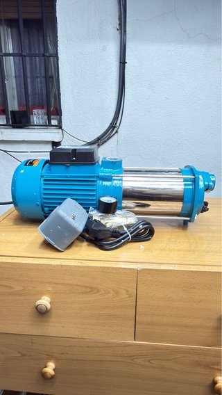 Pompa d'acqua multicellulare per superficie