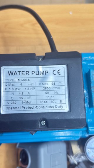 Pompa d'acqua multicellulare per superficie