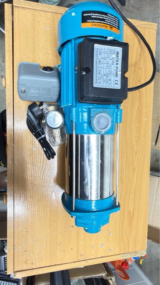 Pompa d'acqua multicellulare per superficie