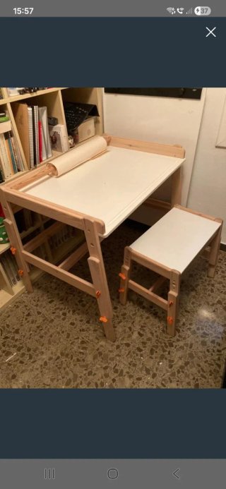 Escritorio infantil Ikea madera y banco