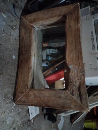 Espejo antiguo de enebro