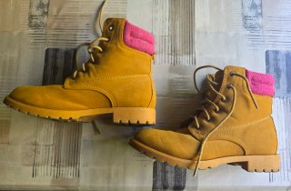 Stivali Timberland gialli con rosa