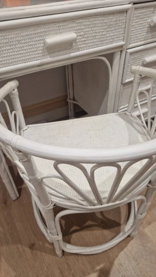 Escritorio de mimbre blanco
