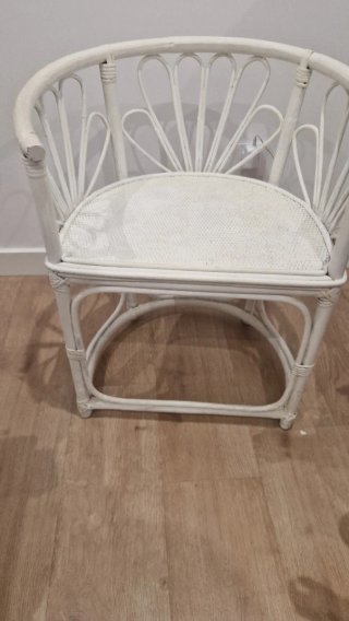 Escritorio de mimbre blanco