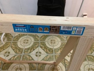 Tavolo bianco con cavalletti in legno