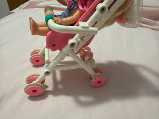 Muñeca Kelly Strollin' Fun