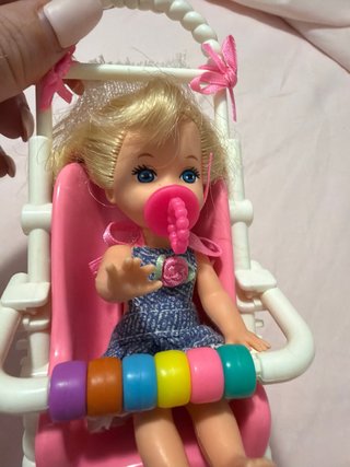 Muñeca Kelly Strollin' Fun