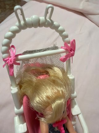 Muñeca Kelly Strollin' Fun