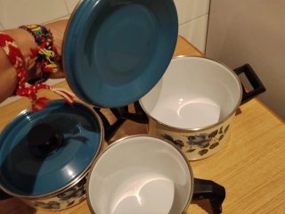 Set di pentole beige e blu