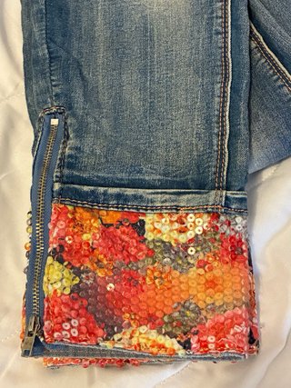 Pantaloni jeans vintage con stampa floreale