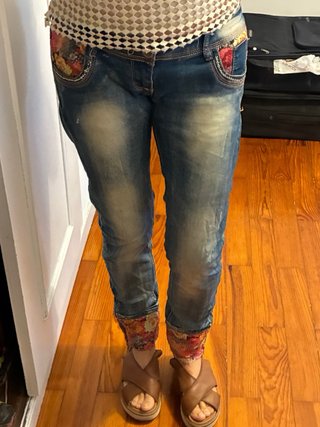 Pantaloni jeans vintage con stampa floreale