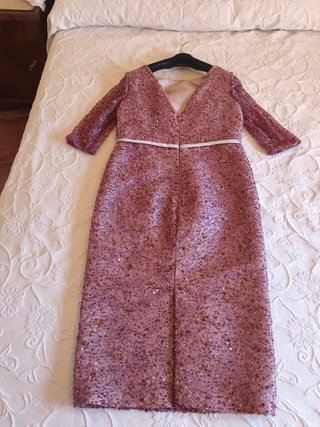Vestido rosa con lentejuelas y cinturón
