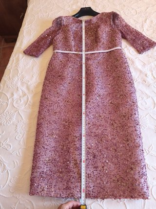 Vestido rosa con lentejuelas y cinturón