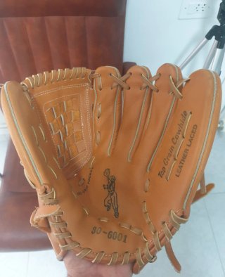 Guante de béisbol de cuero