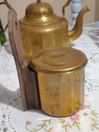 Antico salero belga in rame e legno