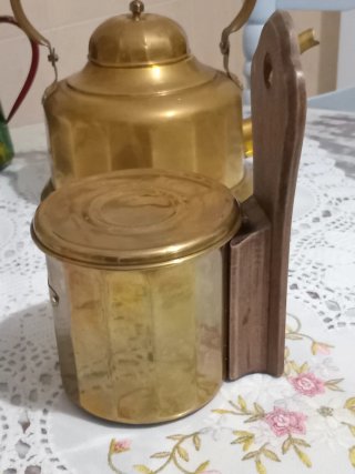 Antico salero belga in rame e legno