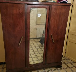 Armario vintage madera con espejo