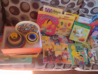 Se regalan cuentos y juguetes para niñ@s de 4 a 6