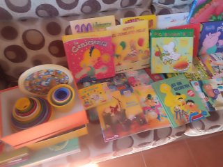 Se regalan cuentos y juguetes para niñ@s de 4 a 6