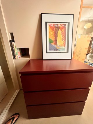 Cómoda MALM IKEA Roja 3 cajones