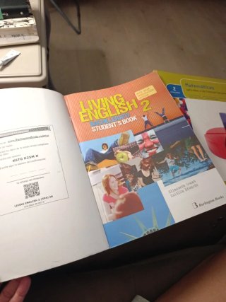 Living English 2 Bachillerato. Student's book