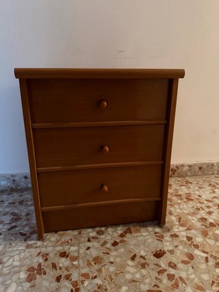 Mesita de noche de madera