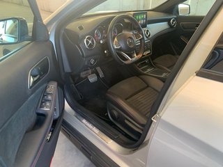 Mercedes-Benz GLA AMG Line BlackEdition TechoSolar