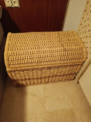 Baúl de anea hecho a mano