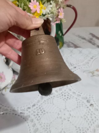 Campana antigua de cobre francesa