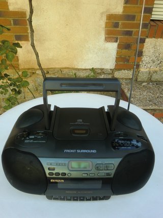 Radiocassette CD AIWA modelo NO. CSD-ES60K