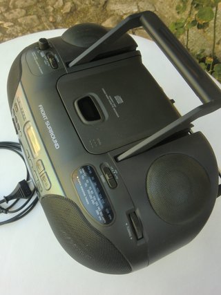 Radiocassette CD AIWA modelo NO. CSD-ES60K