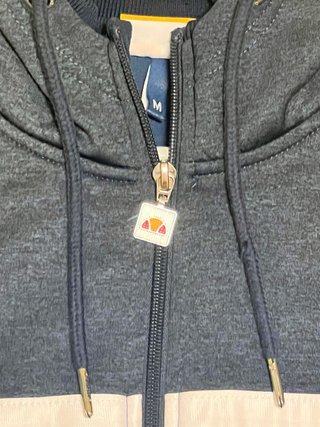 Chaqueta deportiva Ellesse gris con rayas
