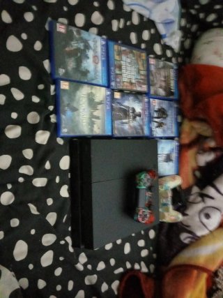 PS4 (PlayStation 4) con 7 giochi