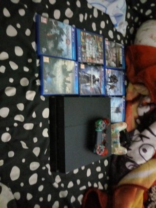 PS4 (PlayStation 4) con 7 giochi