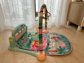 Alfombra de juegos musical con piano