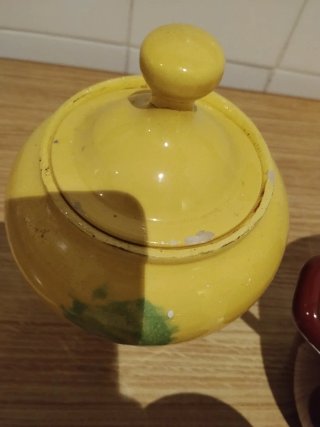 Juego de cerámica amarillo y verde