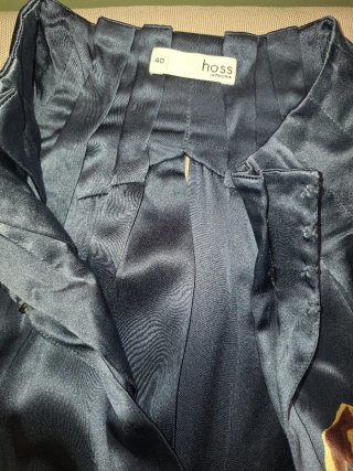 Vestido gris con estampado de pájaros