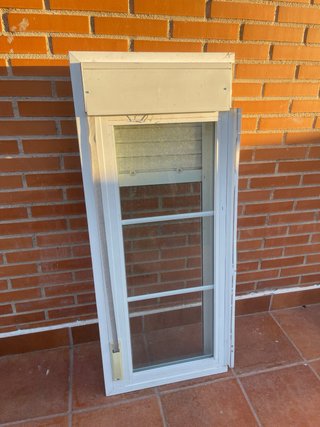 Ventana fija doble cristal con persiana no se abre