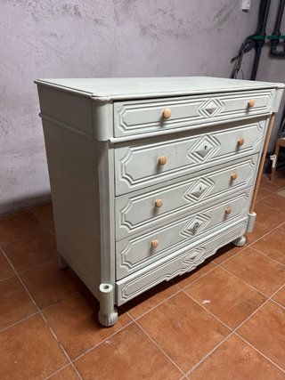 Cómoda antigua de madera