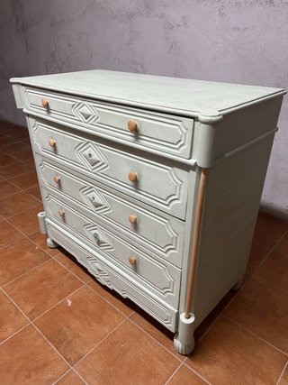 Cómoda antigua de madera