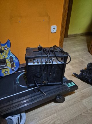 Guitarra Eléctrica + Amplificador + Micrófono