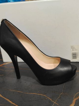 Zapatos Guess Tacón Peep Toe Negros