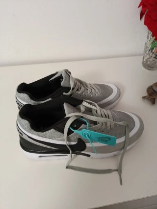 Zapatillas Nike Air Gris y Blanco