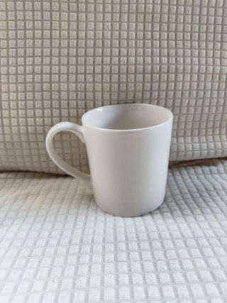 Tazza in porcellana bianca