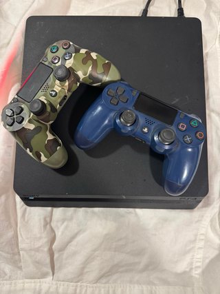 Console PS4 + 2 Controller (Blu e Camuffamento)