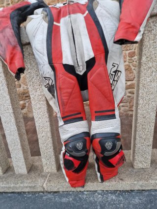 Mono Arlen Ness Canguro Piel Rojo Blanco