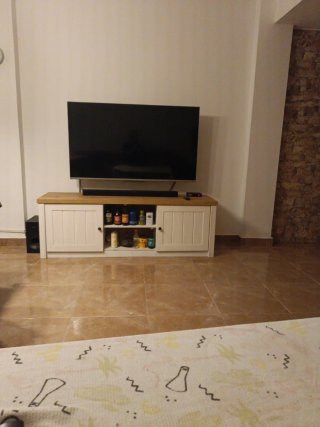Mueble TV madera y blanco