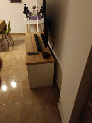 Mueble TV madera y blanco