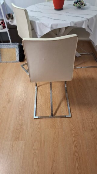 Sillas de comedor modernas beige y plateadas