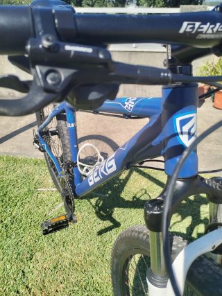 Bicicleta Berg Trail Rokt Aro 27.5 T M